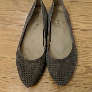 Vionic pointed toe flat